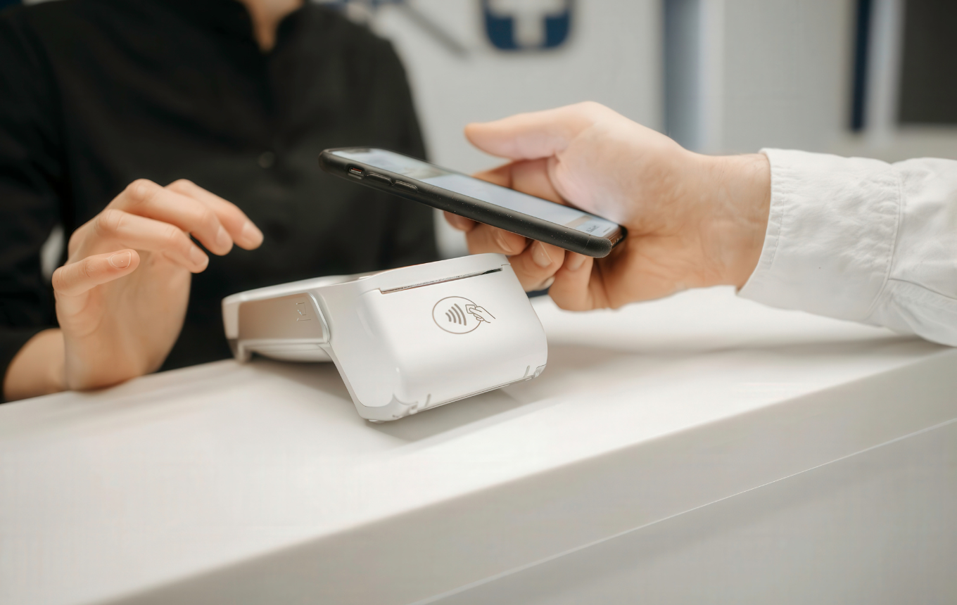 Contactless mobile payment being accepted on a retail POS terminal